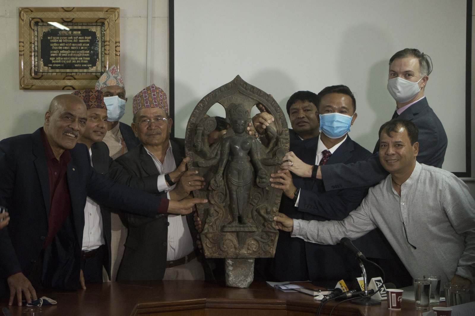 चोरी भएका विभिन्न ५९ वटा मूर्तिहरु नेपालमा फिर्ता