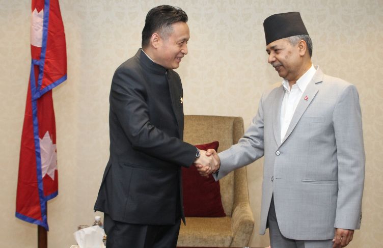 उपराष्ट्रपति यादव र चीनका राजदूत माओमिङबिच बाढी प्रभावितको पुनःस्थापनाबारे छलफल