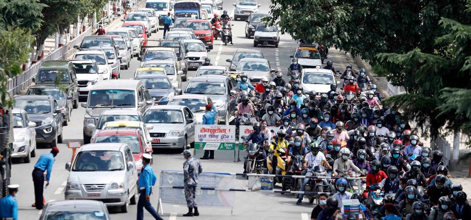 निजी सवारीमा जोर बिजोरपछि सडकमा चाप